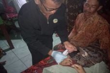 Diduga Keracunan, Warga...