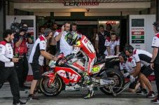 Crutchlow Tak Sabar...