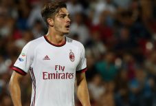 Tandukan Andre Silva...
