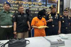Demi Cinta, Warga Sumut...