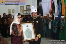 Menkeu Sri Mulyani Terima...