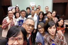 Pria Muslim Ini Buka...