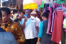 Blusukan di Pasar Jatibarang,...