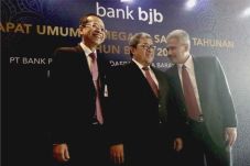 Gubernur Aher: Bank...