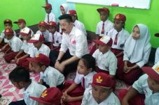 Temui Anak-anak TKI,...