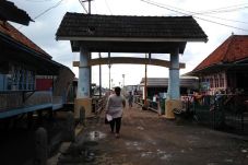 Kampung Kapitan, Saksi...