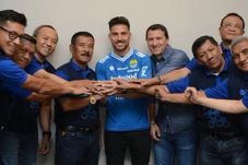 Bauman Datang, Essien...