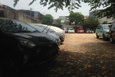Parkir Mobil di Permukiman...