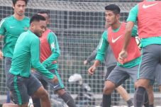 Evan Dimas, Ezra Walian...