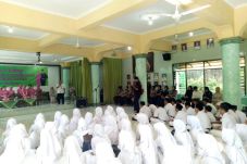Perangi Narkoba dan...