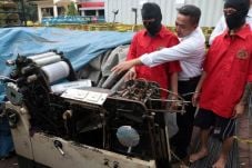Polisi Buru Tiga Pelaku...