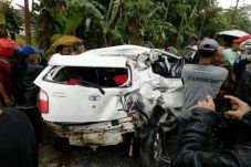 Mesin Mati, Mobil di...