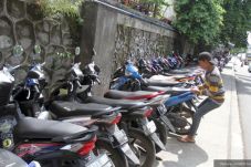 Juru Parkir Liar di...