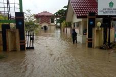 Mamuju Terendam Banjir,...