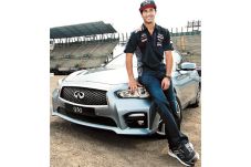 Daniel Ricciardo Membidik...