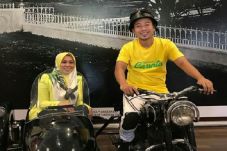 Denny Cagur Bantu Sekolah...