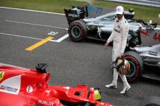 Hamilton Tercepat pada...
