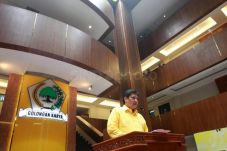 Golkar Target Raih 110...