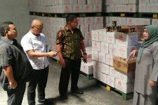 Ratusan Ribu Kaleng...