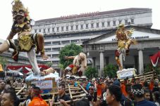 Ribuan Warga Semarang...