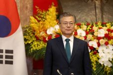 Moon Jae-in Ajukan Pelemahan...