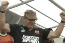 PSM Menang, Robert Alberts...