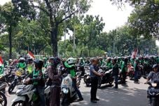 Unjuk Rasa di Istana...