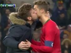 Dicium Penggemar, Cristiano...