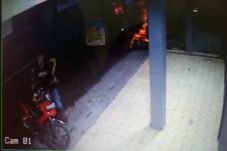 Pencuri Helm Terekam...