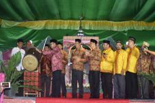 Dibuka Bupati, MTQ VII...