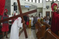 14 Adegan Sengsara Yesus...
