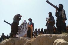 Pakistan Desak Taliban...
