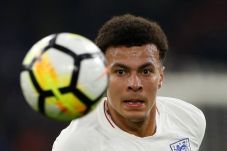 Alli Dikritik, Mauricio...