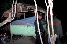 Gubuk Mesum di Bantaran...