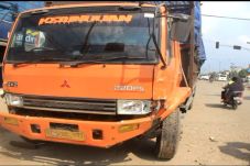 Truk Fuso Seruduk 2...