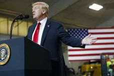 Trump Bekukan Dana Bantuan...