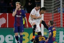 Messi Jadi Penyelamat,...