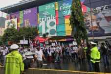Ribuan Pedagang Pulsa...