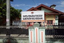 Cagub Sumut Bagikan...