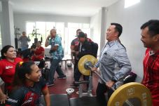 Menpora Tanya Honor...