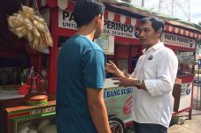 Dibantu Gerobak Perindo,...