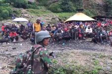 1 Tentara OPM Meregang...