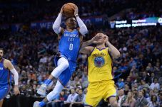 Paul George Bingung...