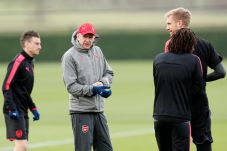 Arsenal Tertekan Jelang...