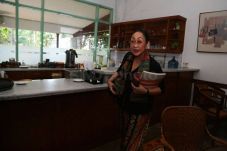 Mengkaji Puisi Sukmawati