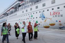 Bawa 600 Wisman, Kapal...