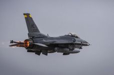 Jet F-16 AS Jatuh usai...
