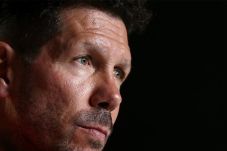 Simeone Realistis Pilih...