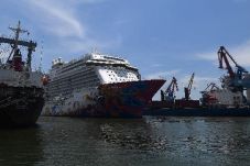 Kapal Pesiar Supermewah...