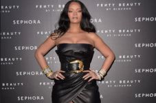 Rihanna Jadi Wanita...